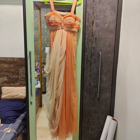 Designer Prom/Bridesmaids Drape Gown - New without tags - Picture 3 of 4